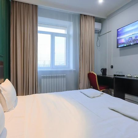 Hotel Vivaldis Almaty Extérieur photo