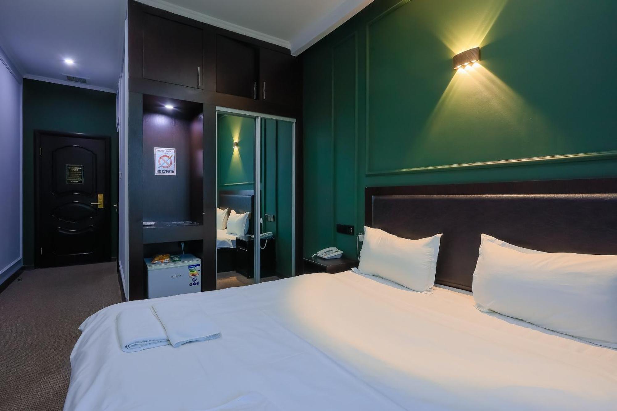 Hotel Vivaldis Almaty Extérieur photo