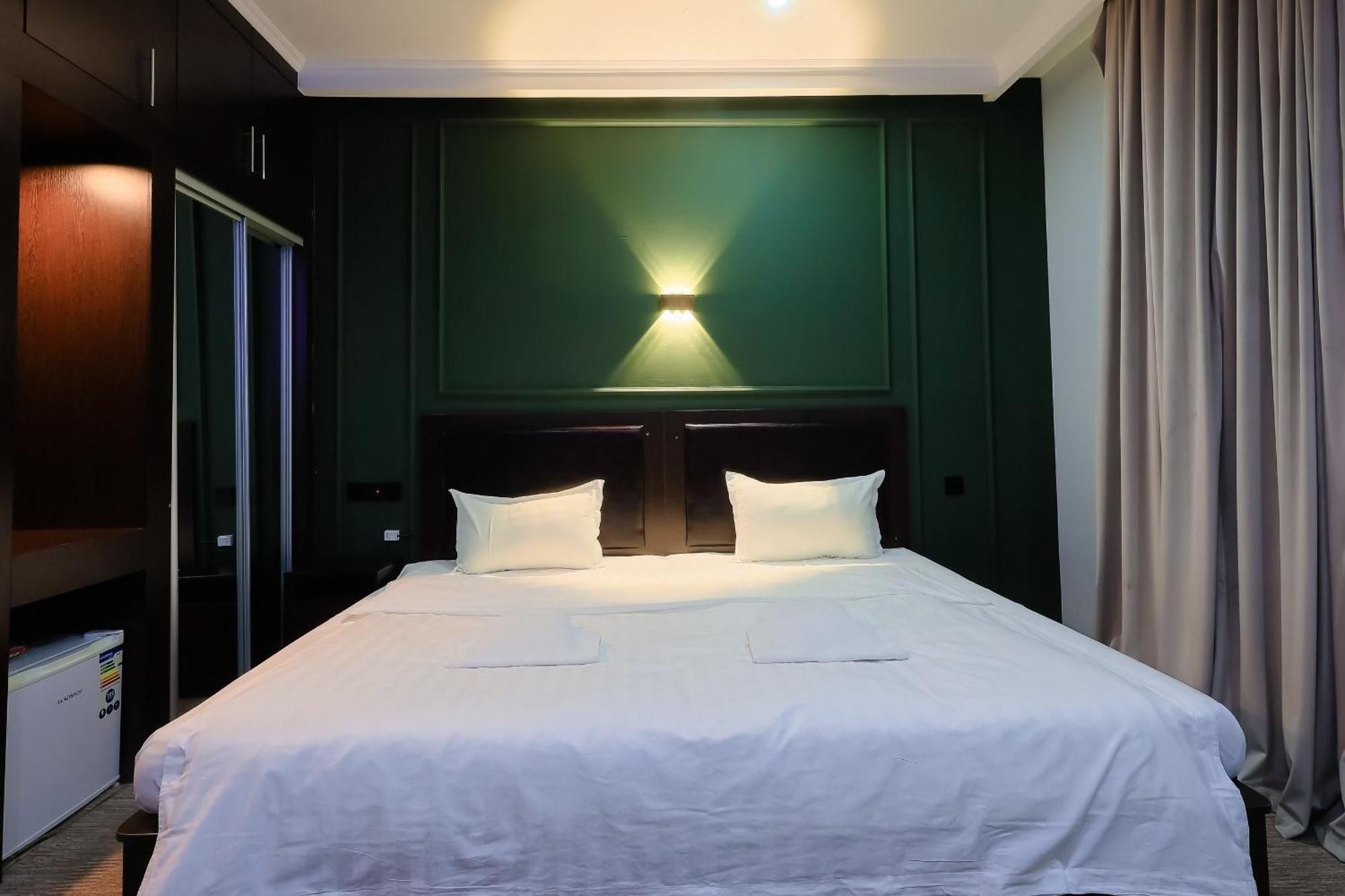 Hotel Vivaldis Almaty Extérieur photo