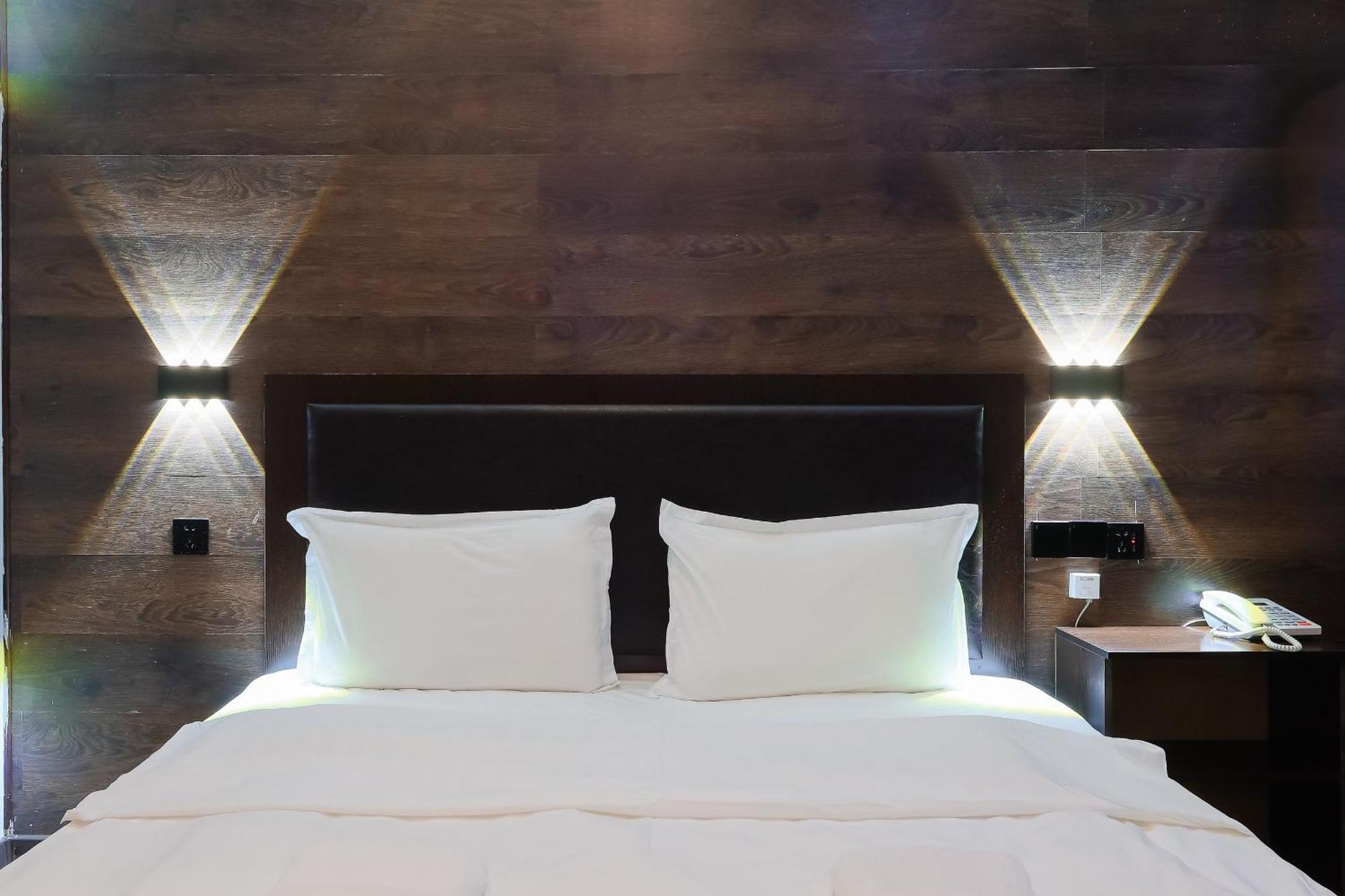 Hotel Vivaldis Almaty Extérieur photo