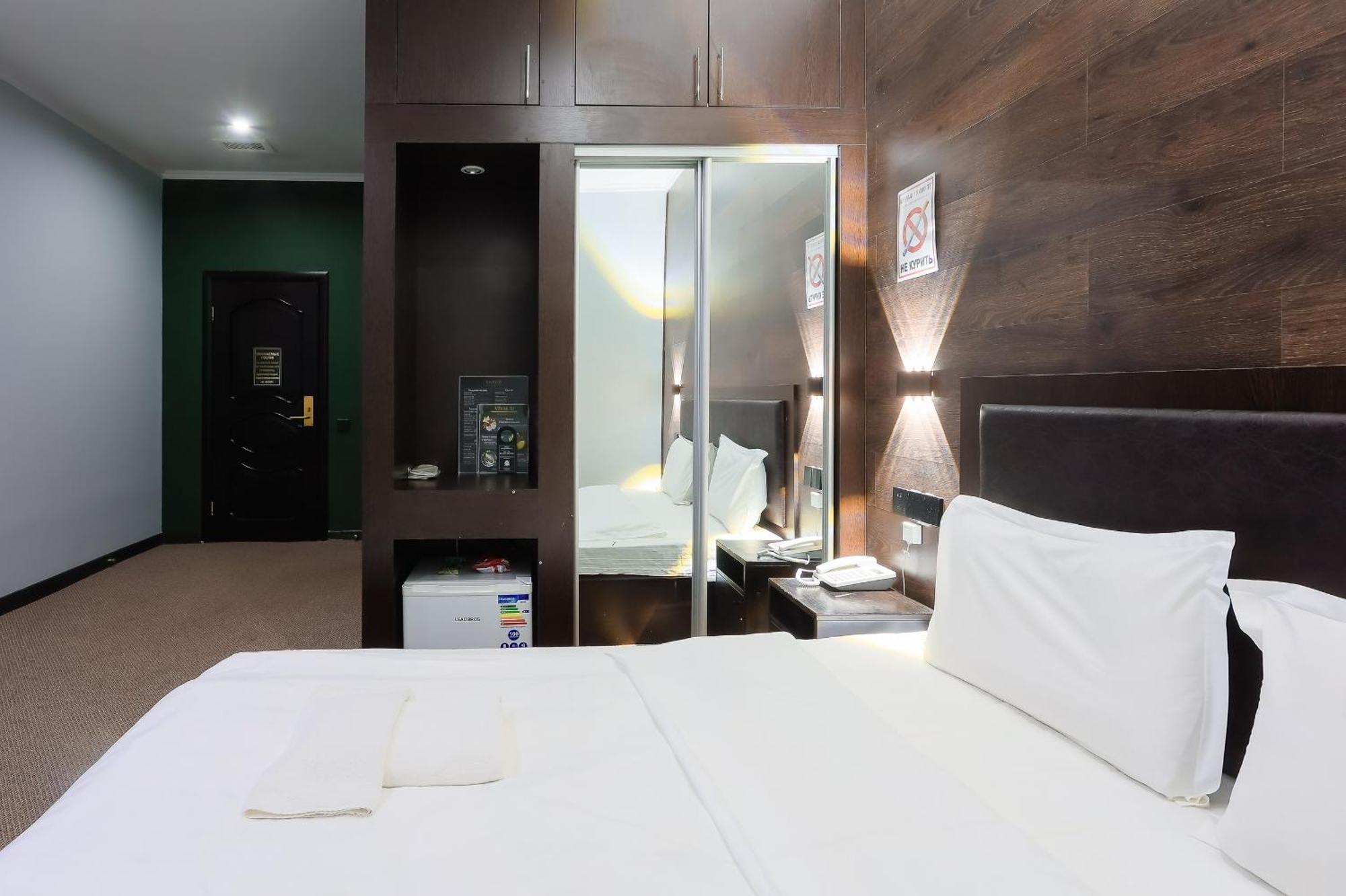 Hotel Vivaldis Almaty Extérieur photo