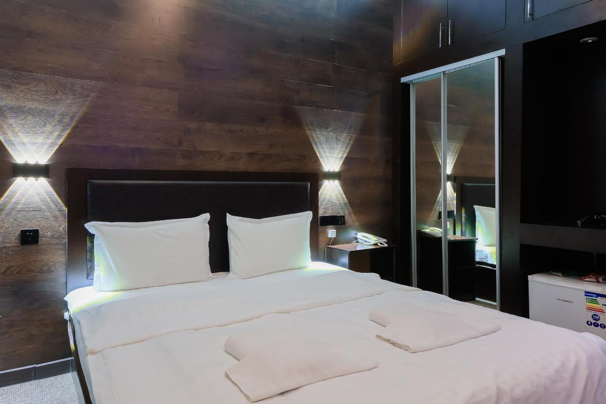 Hotel Vivaldis Almaty Extérieur photo